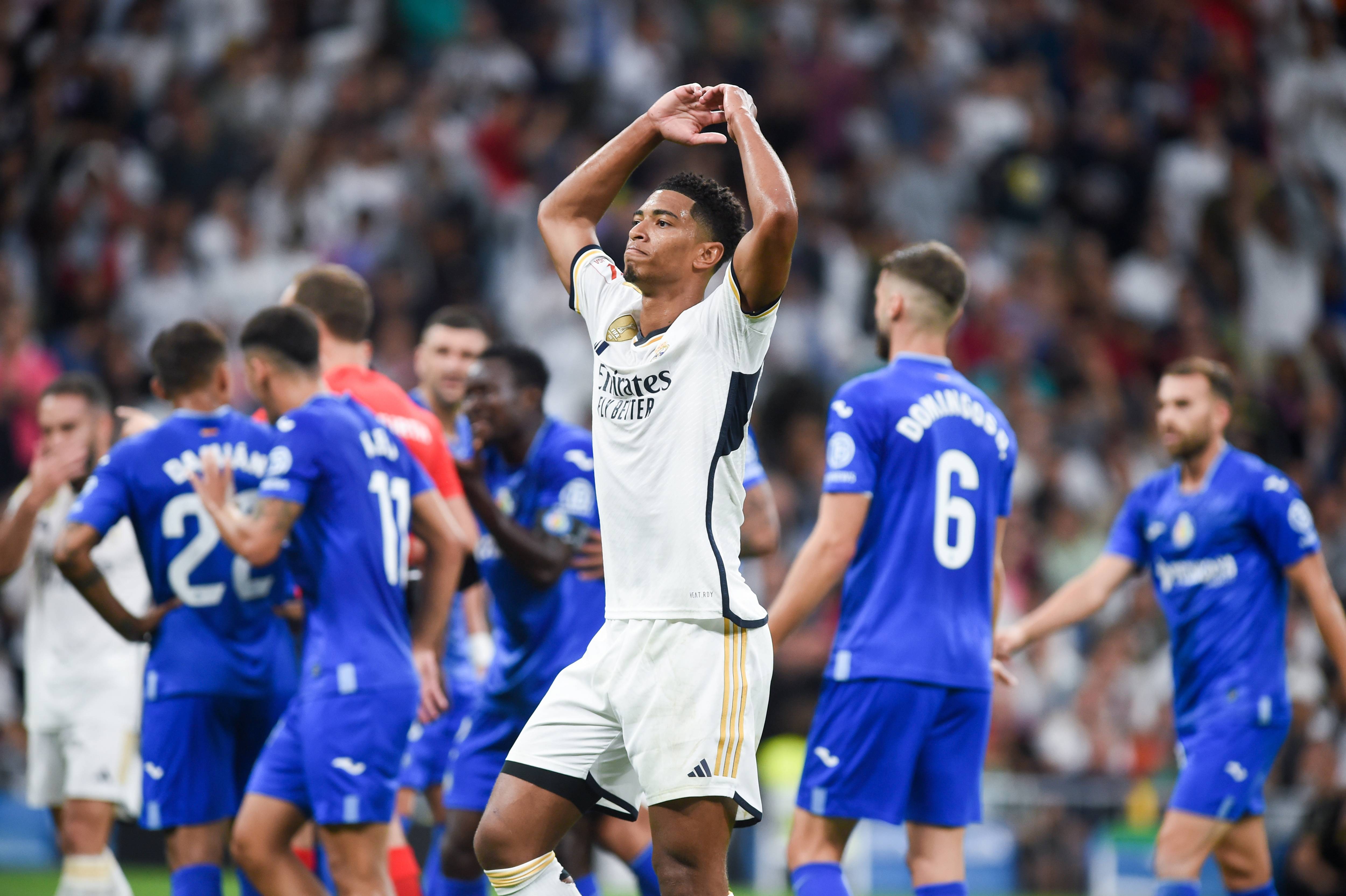 米乐体育在线-伯恩利主场遭遇逆转，连续失败形势严峻