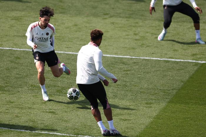 米乐m6体育官网-包含巴黎圣日耳曼球员整体表现出色，备战士气高昂的词条