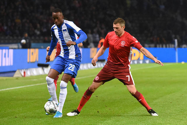 米乐官网登录-柏林赫塔主场失利，主帅面临考验