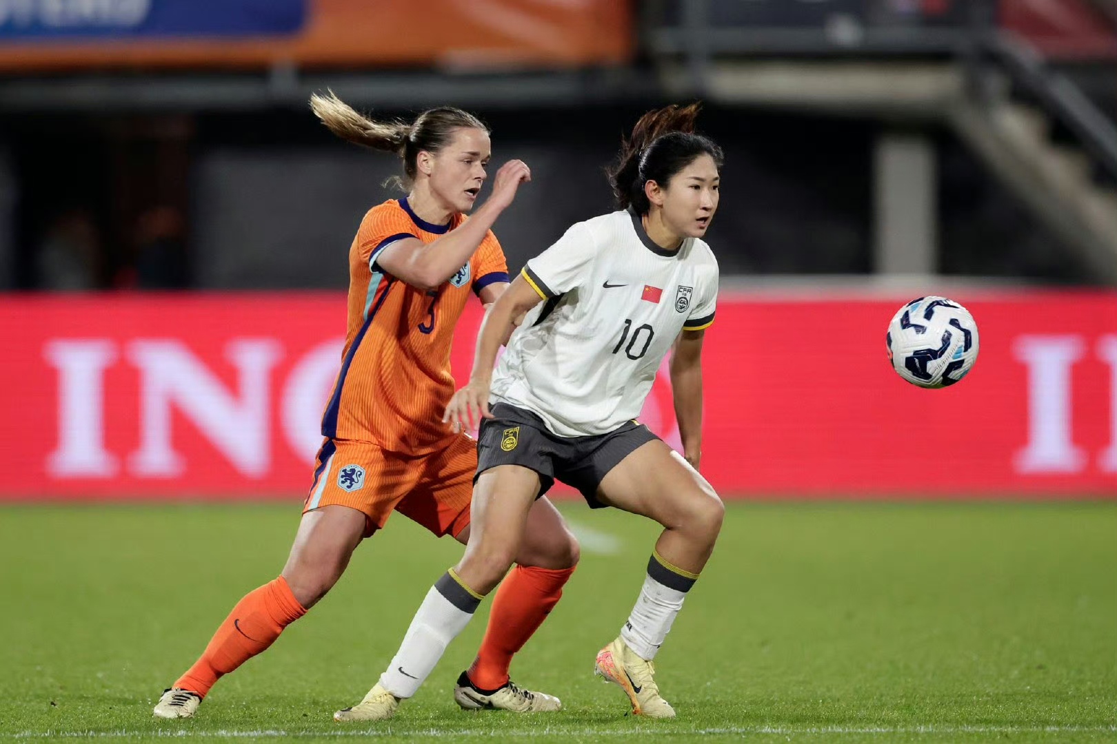 米乐m6平台官网-当前体坛热点：女足职业比赛引发全球瞩目的简单介绍